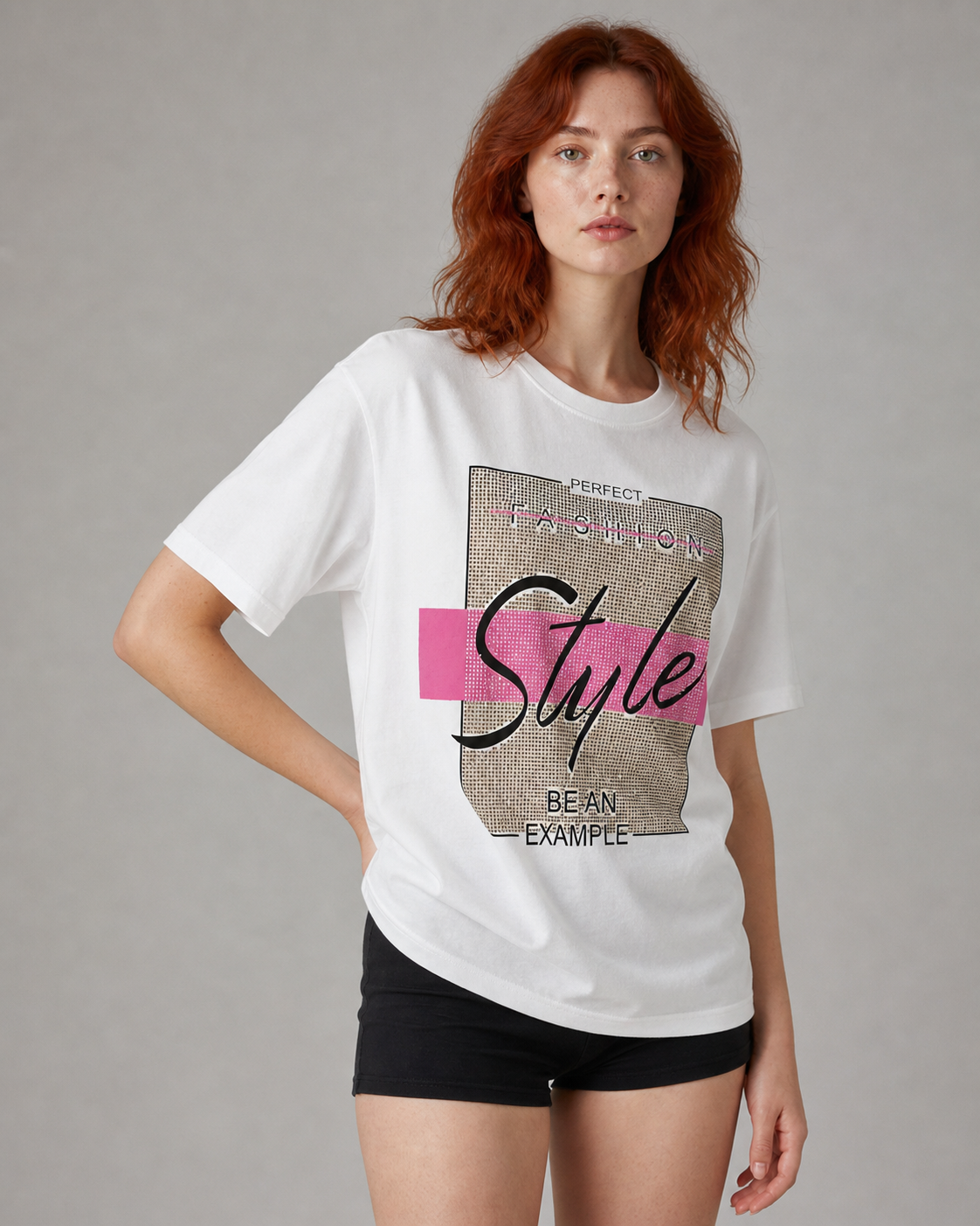 Beyaz Pembe Detaylı Style Yazı Baskılı Tişört