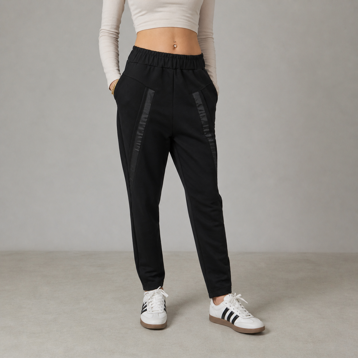 Siyah Şerit Detaylı Jogger Pantolon